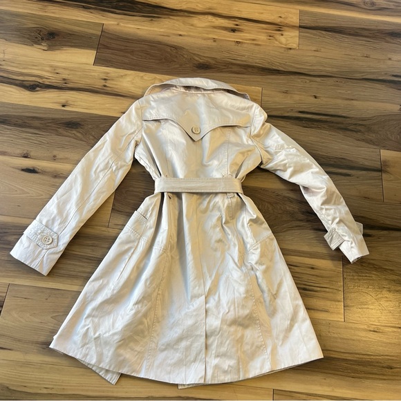 BEBE Womens Trench coat Sz S classic fairy work school, going out, shiny beige - Picture 11 of 16